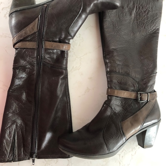 Boots - Picture 3 of 6